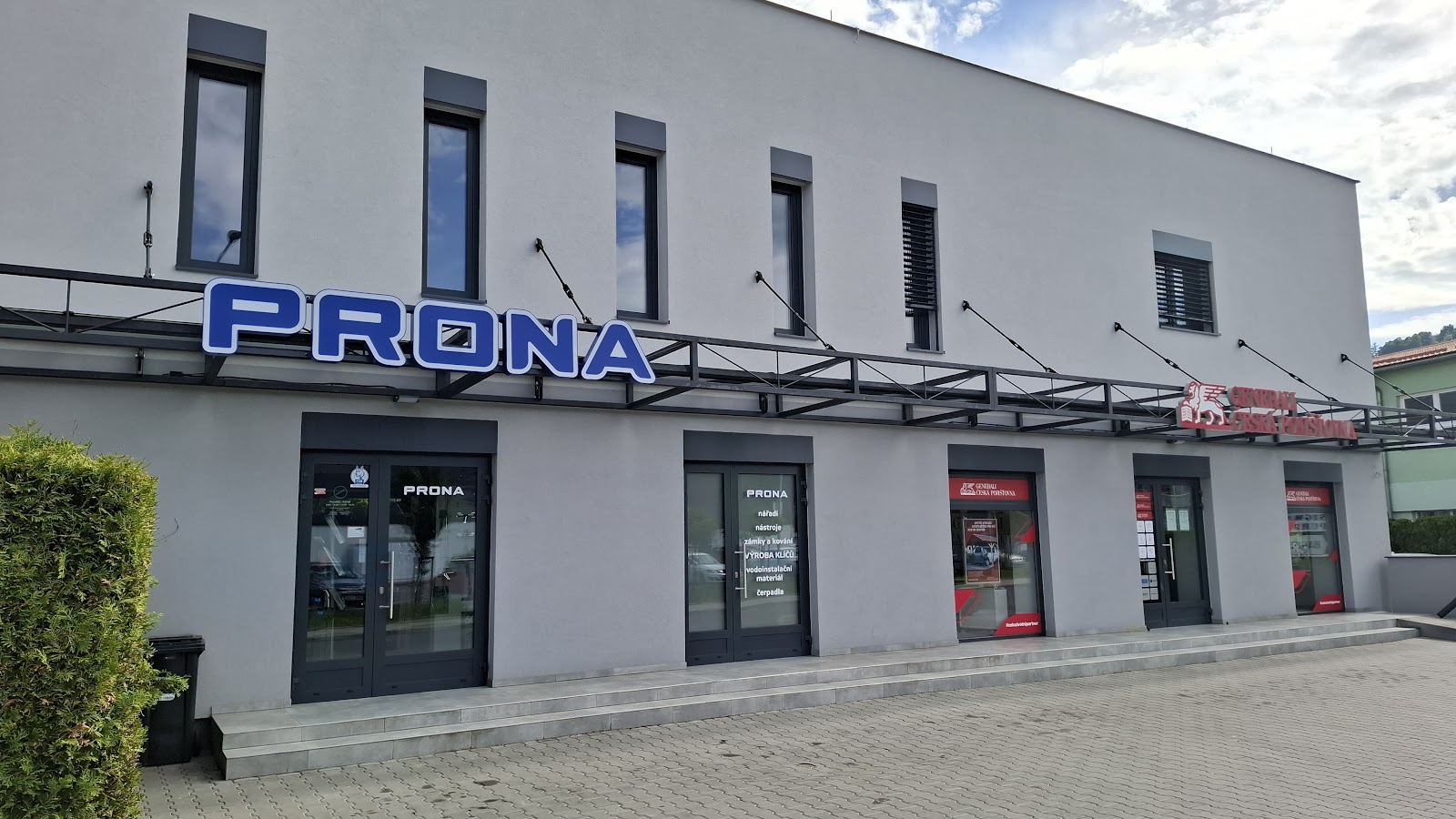 Prodejna PRONA v Rožnově pod Radhoštěm, pohled zvenku